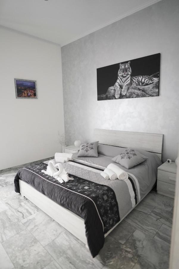 Central Luxury Apartment Катания Экстерьер фото